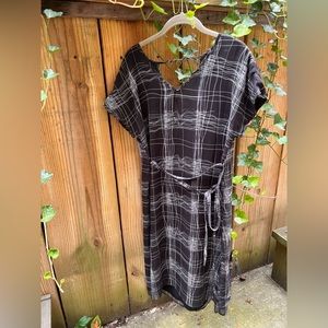 Anni Kuan beautiful line-drawing plaid print dress, size S like new!